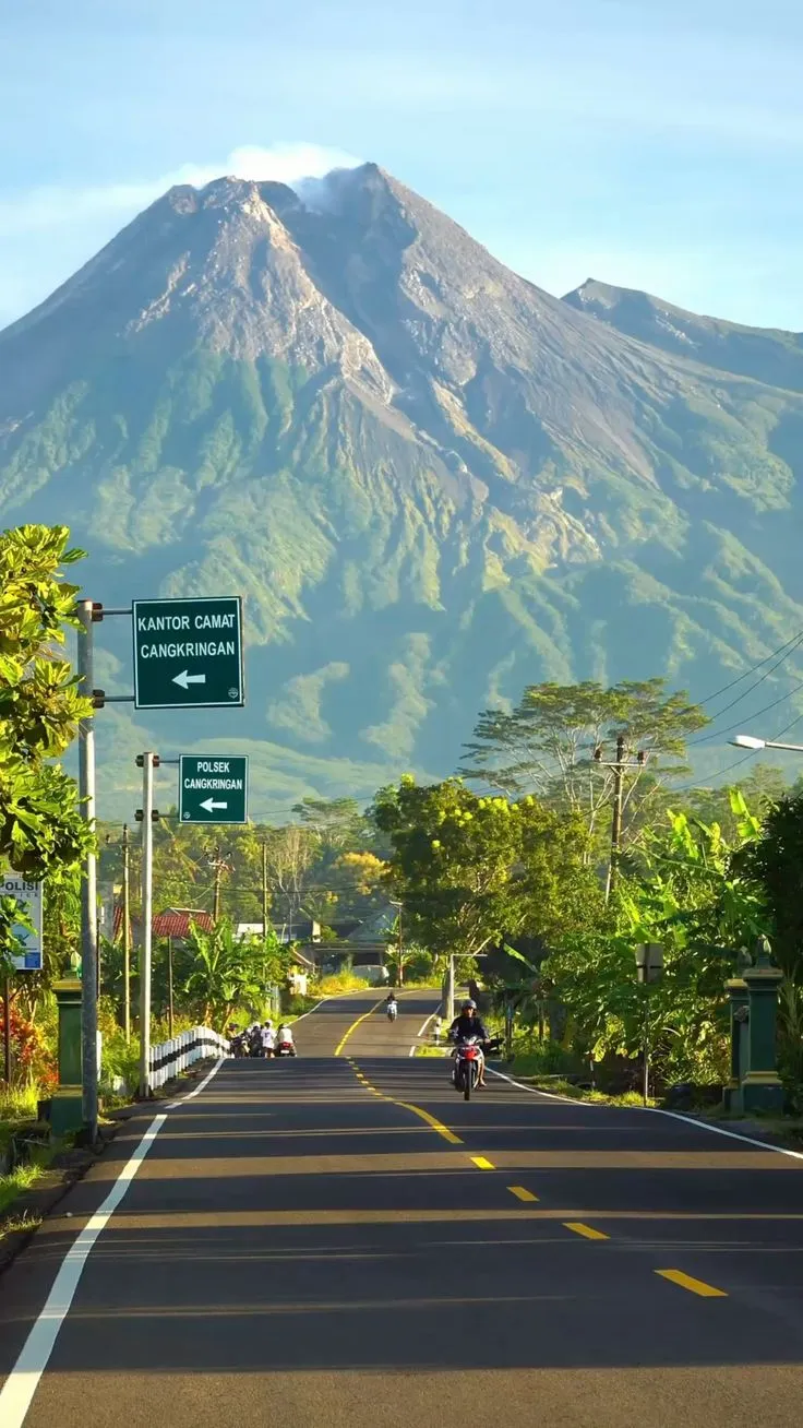 Pemandangan pegunungan hijau